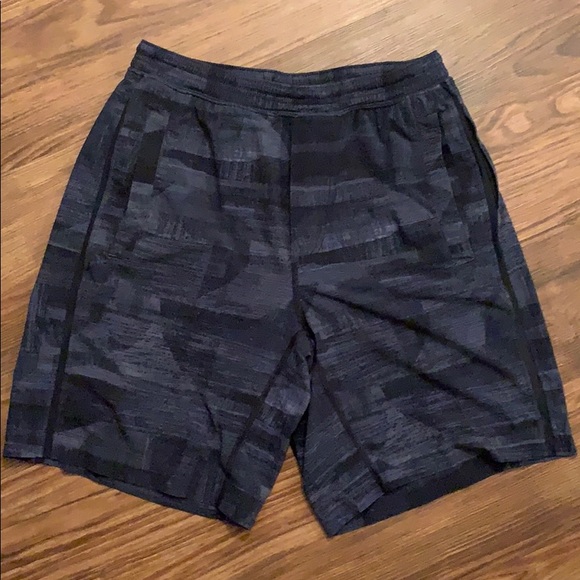 lulu lemon Men’s shorts - Picture 1 of 3